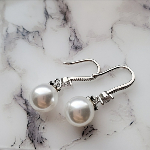 New Gorgeous Pearl Drop Earrings - Picture 6 of 6